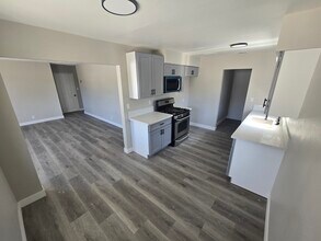 44414 Andale Ave in Lancaster, CA - Building Photo - Building Photo