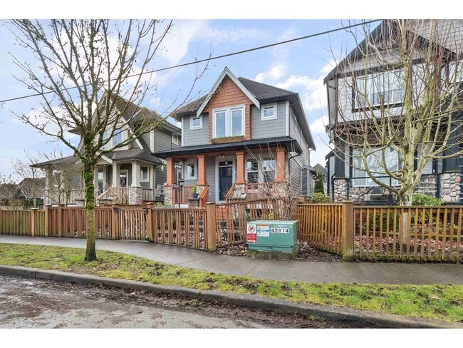 17394-17392 2 Ave in Surrey, BC - Building Photo - Building Photo