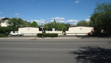 Cactus Garden Apartments in Tucson, AZ - Building Photo - Building Photo