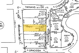 2320 N Beachwood Dr in Los Angeles, CA - Building Photo