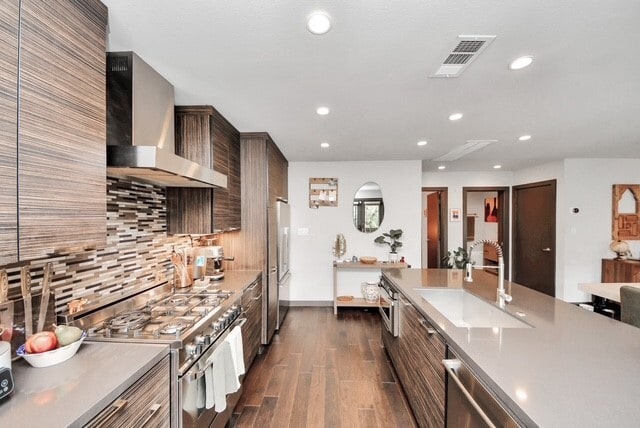 property at 1410 Hyde Park Blvd