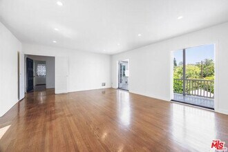 2411 St George St in Los Angeles, CA - Building Photo - Building Photo