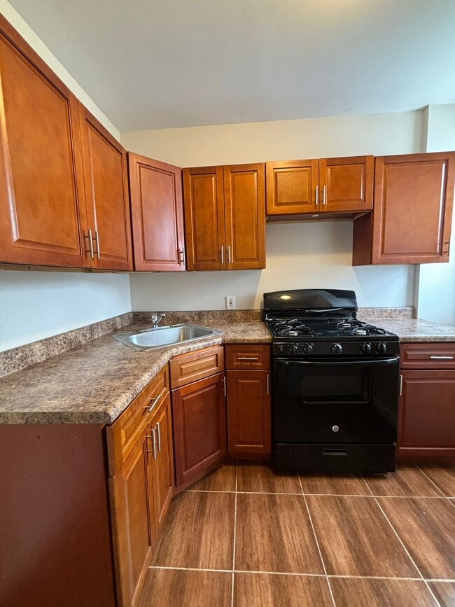 183 Alexander St, Unit 3