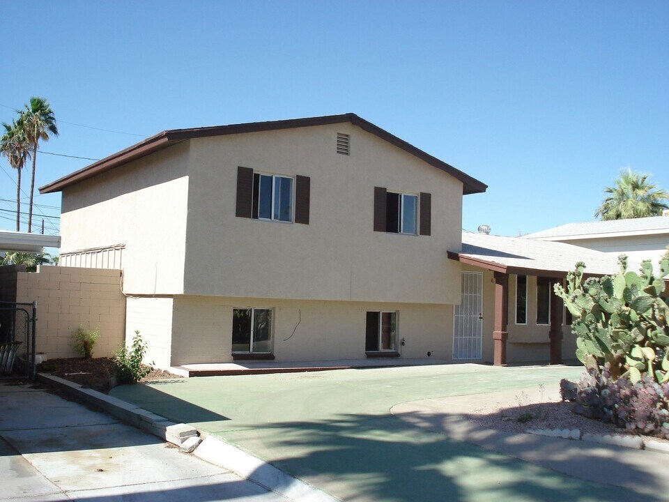 425 E Papago Dr in Tempe, AZ - Building Photo