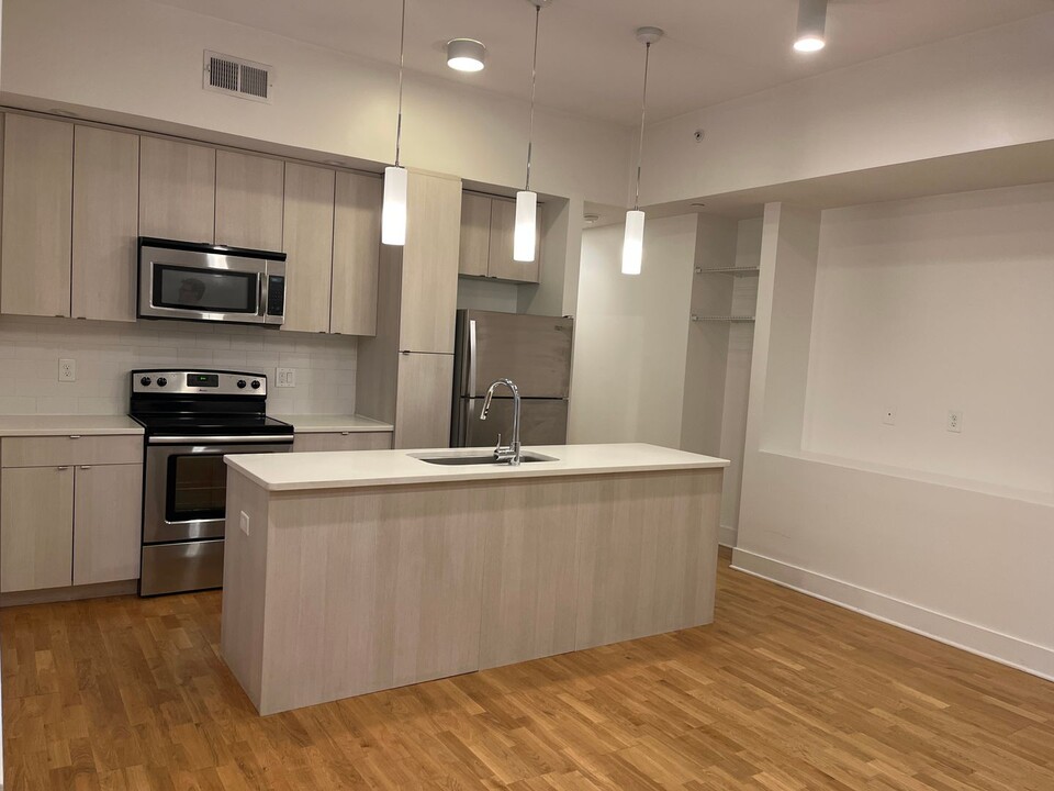 1216 Broadway in Cincinnati, OH - Building Photo