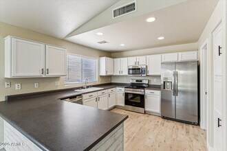 13305 W Port Au Prince Ln in Surprise, AZ - Building Photo - Building Photo