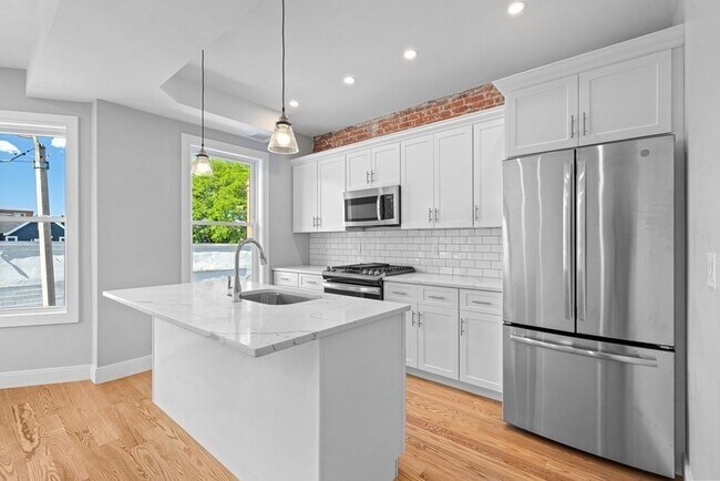 4 Mount Vernon St, Unit 1 in Boston, MA - Building Photo - Building Photo