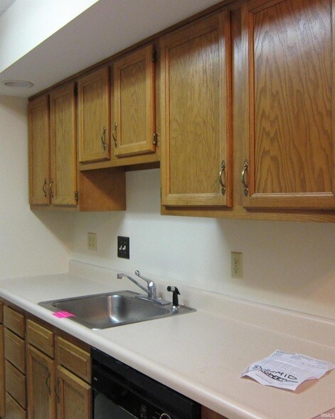 1040 Forest View Dr N in Ellettsville, IN - Foto de edificio - Building Photo