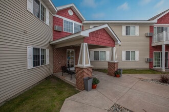 Oakwood Estates in Cloquet, MN - Building Photo - Building Photo