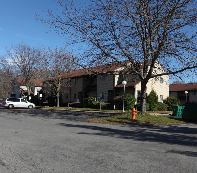 Conifer Village Apartments in Baldwinsville, NY - Foto de edificio