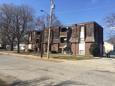 Weeks Apartments in Independence, MO - Building Photo