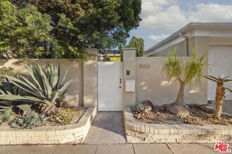 920 Carrillo Dr in Los Angeles, CA - Building Photo - Building Photo