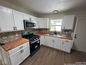 3735 La Sabre Dr in San Antonio, TX - Building Photo - Building Photo