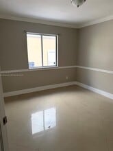 17501 SW 142nd Ct in Miami, FL - Foto de edificio - Building Photo