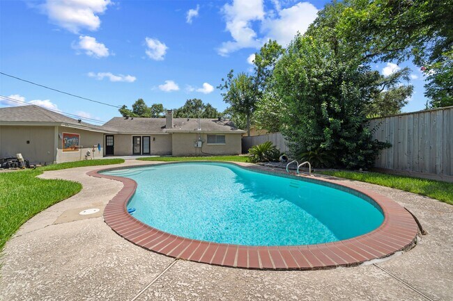 5826 Spruce Forest Dr in Houston, TX - Building Photo - Building Photo
