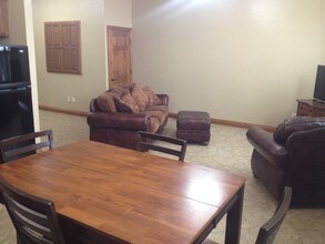 104 W 7th St, Unit 104 .5 in Newkirk, OK - Foto de edificio - Building Photo