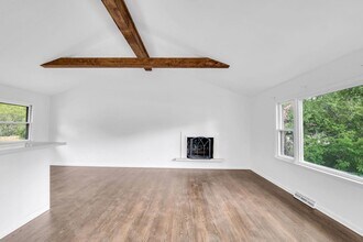 360 Poplar St in Crystal Lake, IL - Building Photo - Building Photo
