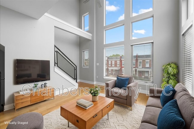 property at 471 Luray Pl NW