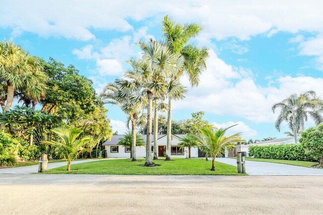 property at 2024 Palmetto Rd