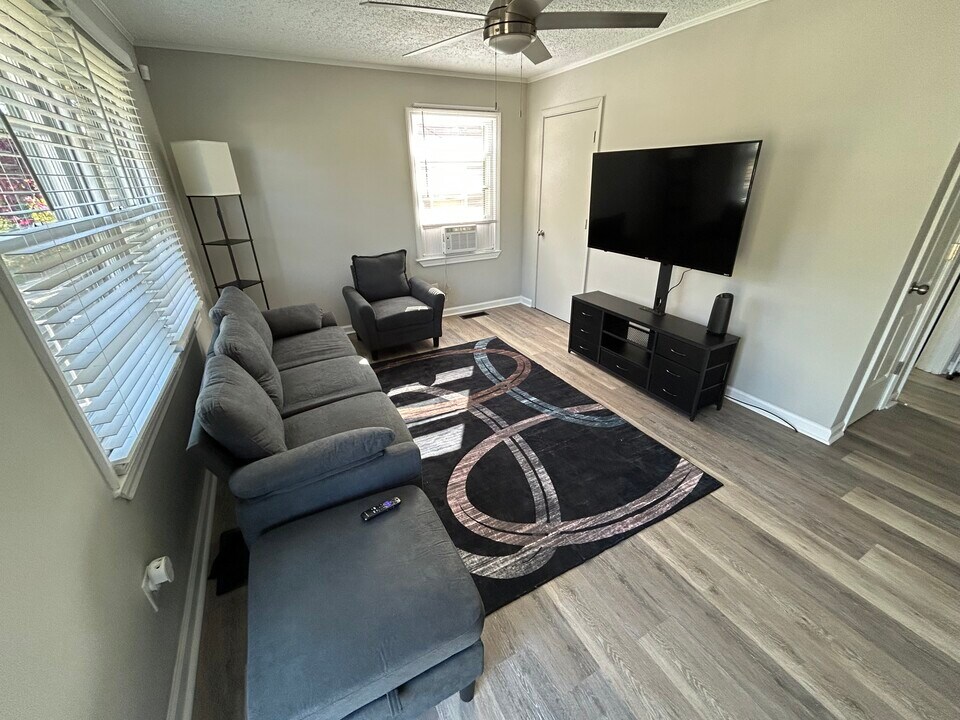 208 Hay St in High Point, NC - Building Photo