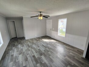 5149 Tokay Dr in Flint, MI - Building Photo - Building Photo