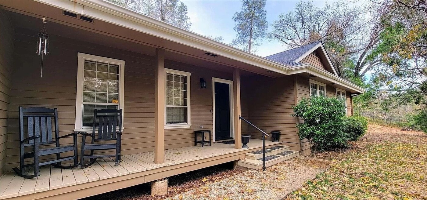 21440 Tuolumne Rd N in Twain Harte, CA - Building Photo