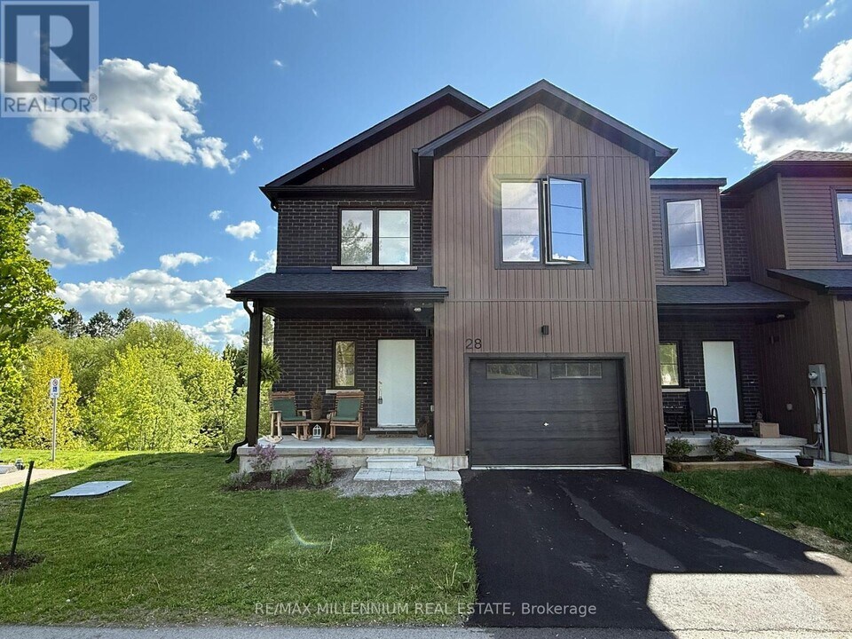 28 Trailside Dr in Haldimand, ON - Building Photo