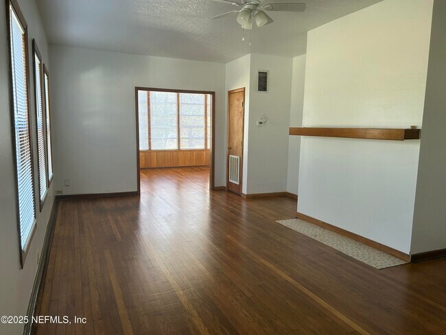 5104 Palmer Ave in Jacksonville, FL - Building Photo - Building Photo