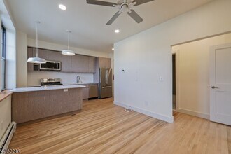 37 N Dean St in Englewood, NJ - Building Photo - Building Photo