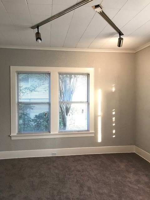 property at 4625 Bell St