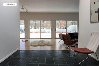 115 Runnymede Dr in East Hampton, NY - Foto de edificio - Building Photo