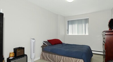 235 Bay St in Ottawa, ON - Building Photo - Building Photo