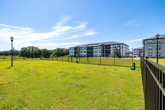 The Groves at Lake Juliana in Auburndale, FL - Building Photo - Building Photo