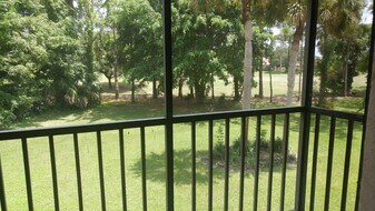 5857 Rattlesnake Hammock Rd, Unit AugustaWoods202 in Naples, FL - Building Photo