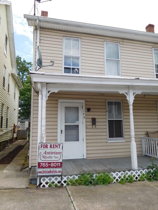 147-149 N Potomac St in Waynesboro, PA - Building Photo