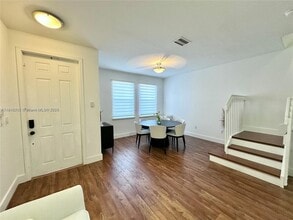 5620 NW 107th Ave in Doral, FL - Building Photo - Building Photo