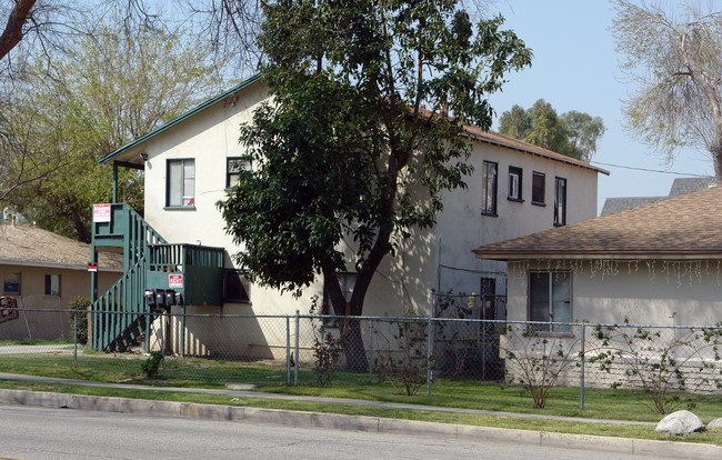 560 N Sierra Way in San Bernardino, CA - Building Photo - Building Photo