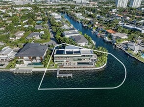 11400 N Bayshore Dr in North Miami, FL - Building Photo - Building Photo