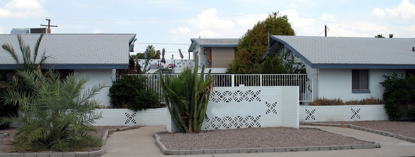 The East Apartments in Phoenix, AZ - Building Photo