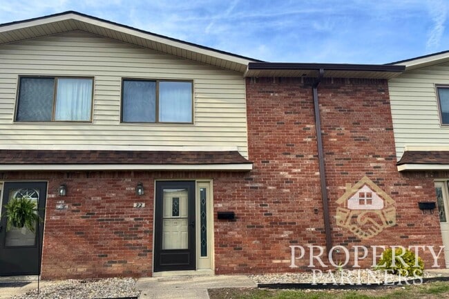 property at 92 Greenwood Trail N Dr