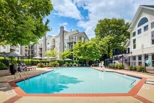 The Knoll at Fair Oaks in Fairfax, VA - Building Photo