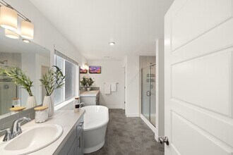 15240 SE 255th Ct in Covington, WA - Building Photo - Building Photo