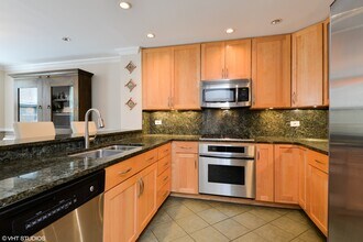 2375 N Wayne Ave in Chicago, IL - Building Photo - Building Photo