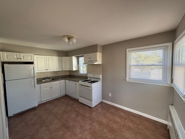 931 Fulton St, Unit 2nd Floor Fulton St in Farmingdale, NY - Building Photo - Building Photo