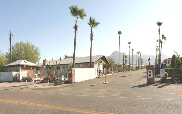 Superstition Mobile Village in Apache Junction, AZ - Foto de edificio