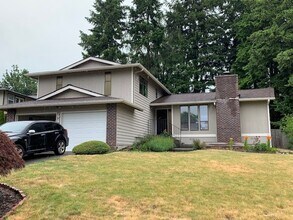 6410 NE 188th St in Kenmore, WA - Building Photo - Building Photo