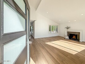 1915 Woodside Dr in Thousand Oaks, CA - Building Photo