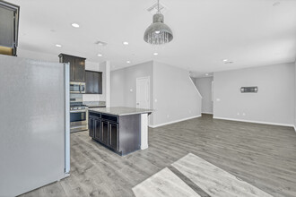 9806 Fire Island Dr in Bakersfield, CA - Building Photo - Building Photo