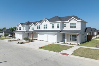 Leo at Bethel Place in Weatherford, TX - Foto de edificio - Building Photo