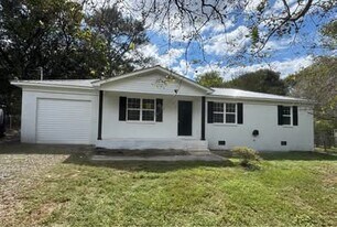 914 Dooley Ave in Albertville, AL - Building Photo